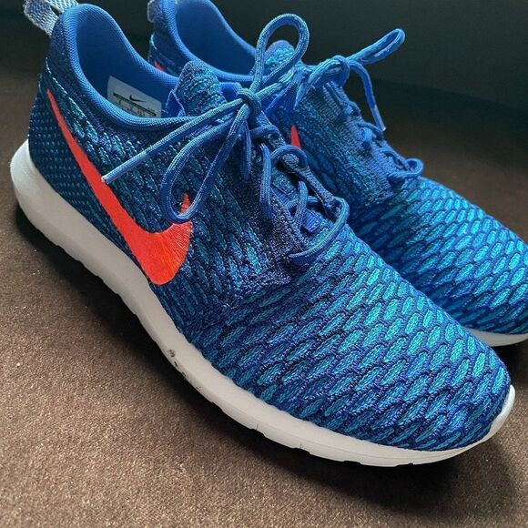 NIKE FLYKNIT ROSHERUN GAME ROYAL BLUE-BRIGHT CRIMSON SZ 9 [677243-401] - Picture 1 of 6